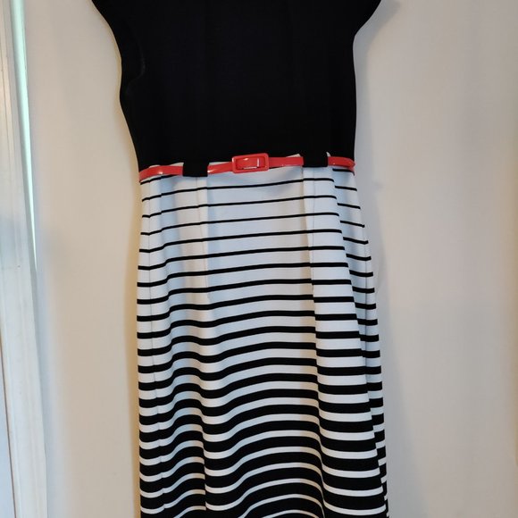 Black and white Dress - Picture 6 of 6